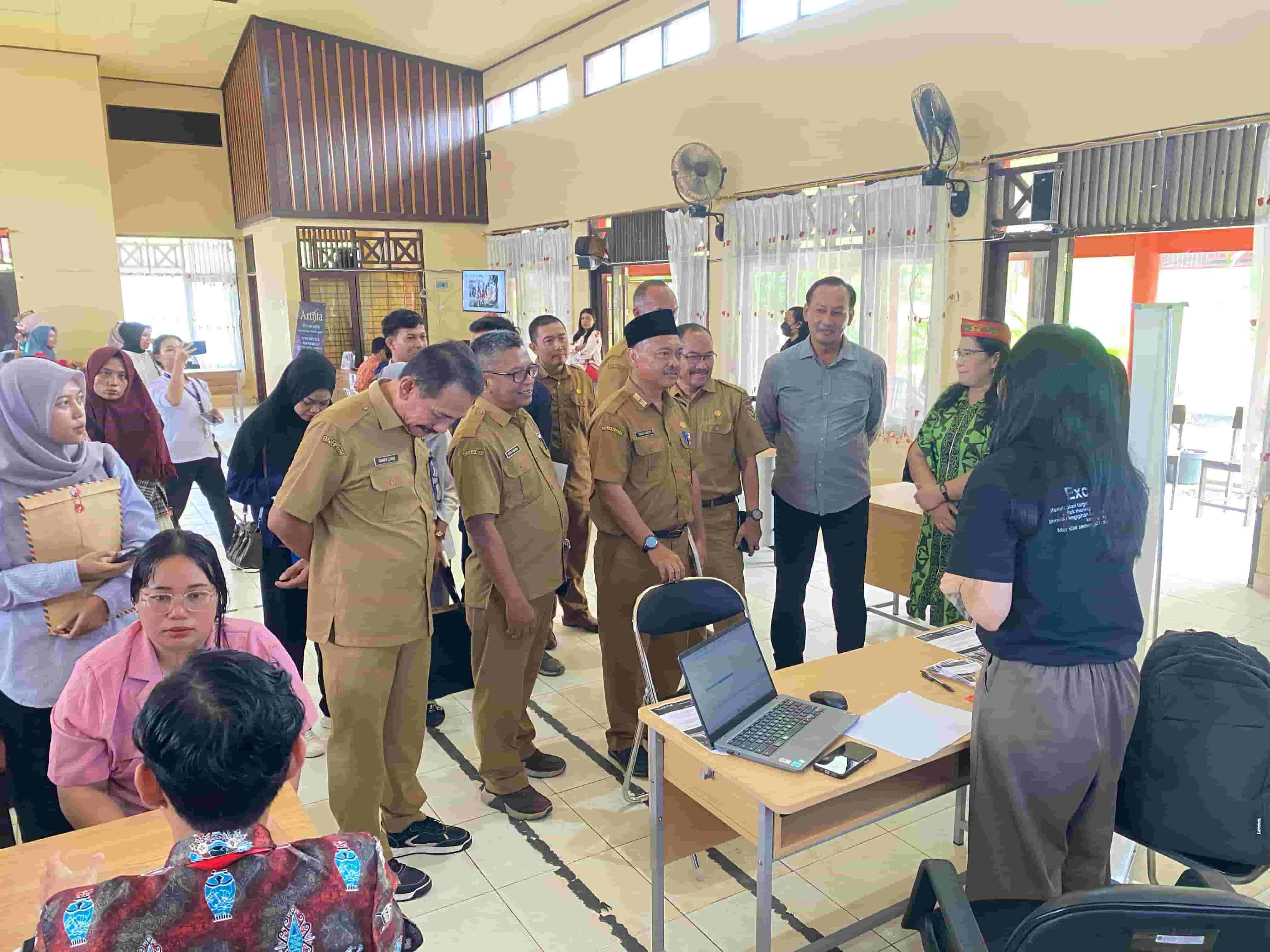 Kadisnakertrans Prov. Kalteng Buka Job Fair di SMKN 4 Palangka Raya