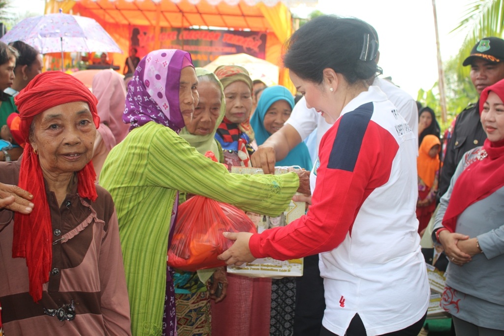 770 Paket Sembako Dibagikan di Batanjung