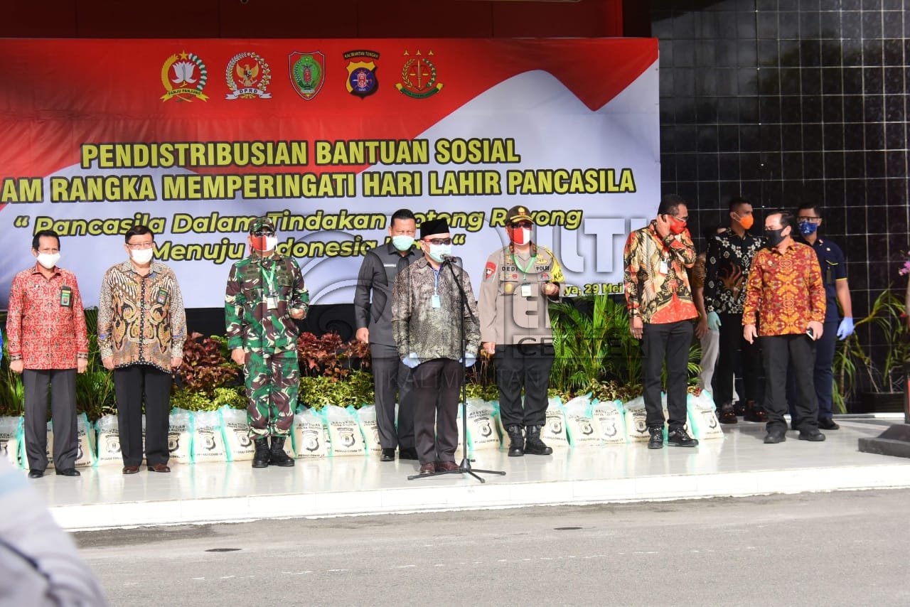 Peringati Hari Lahir Pancasila Di Polda Kalteng, Gubernur Melepas Tim Pendistribusian Bansos Untuk Masyarakat Terdampak Covid-19