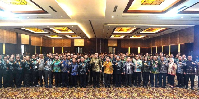 Diskusi Panel Kadisbun Kalteng dan Ketua Umum  GAPKI Bahas Industri Kelapa Sawit Berkelanjutan