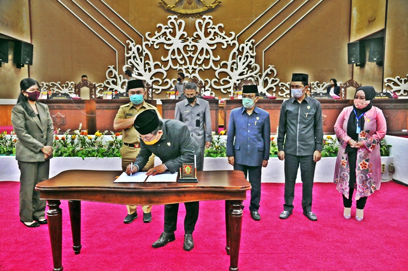 Raperda APBD 2019 Ditetapkan dengan Sejumlah Catatan