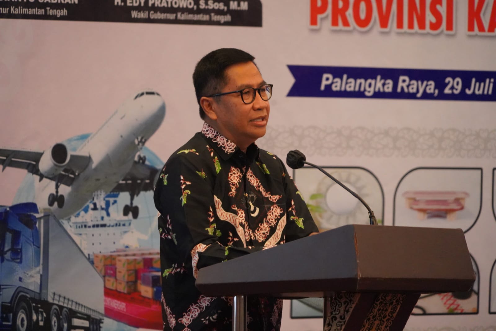 Asisten Ekbang Leonard S. Ampung Buka kegiatan Diseminasi Penyebarluasan Informasi Akses dan Survey Pasar Ekspor Prov. Kalteng