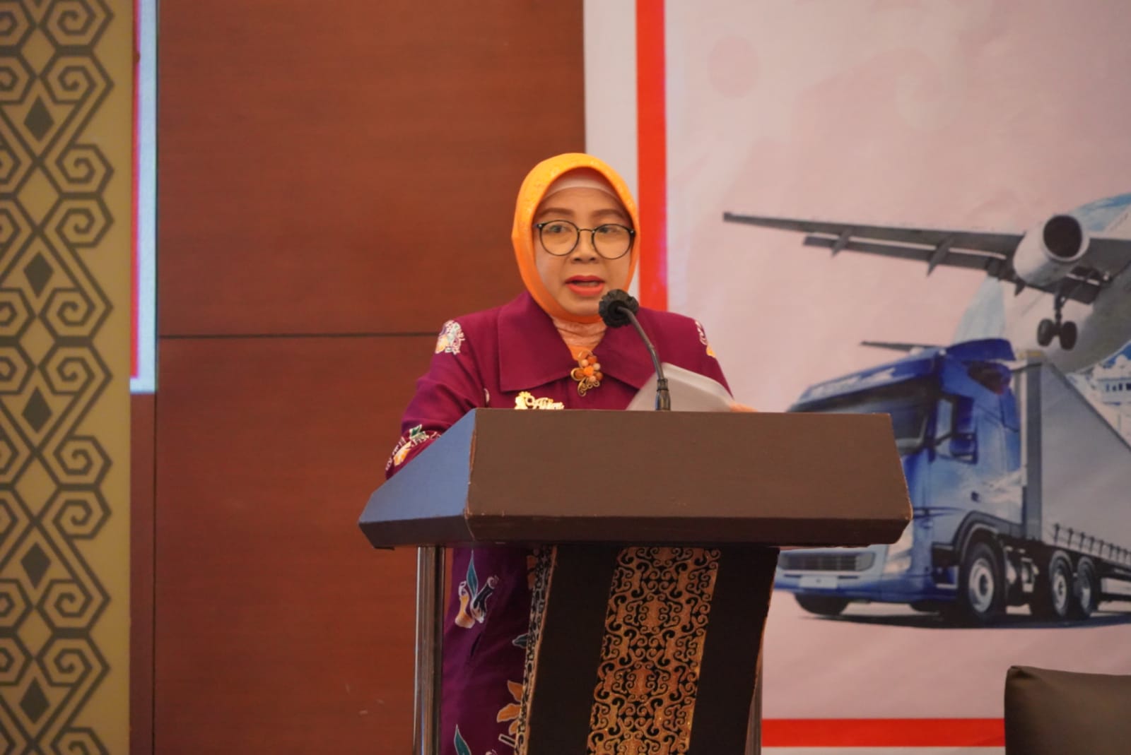 Asisten Ekbang Leonard S. Ampung Buka kegiatan Diseminasi Penyebarluasan Informasi Akses dan Survey Pasar Ekspor Prov. Kalteng