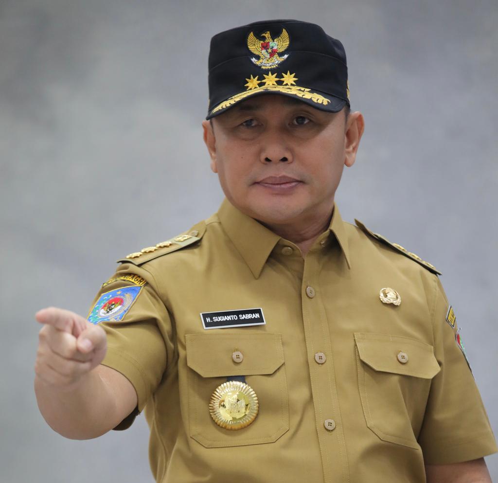 Rusak Parah! Jalan Nasional di Pangkalan Banteng Ditanami Warga Pohon Pisang dan Sawit, Gubernur Kalteng Sugianto Sabran Bereaksi