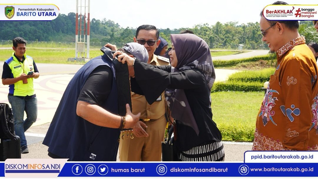 Pj. Bupati Barito Utara Sambut Ketua KPU RI di Bandara Haji Muhammad Sidik