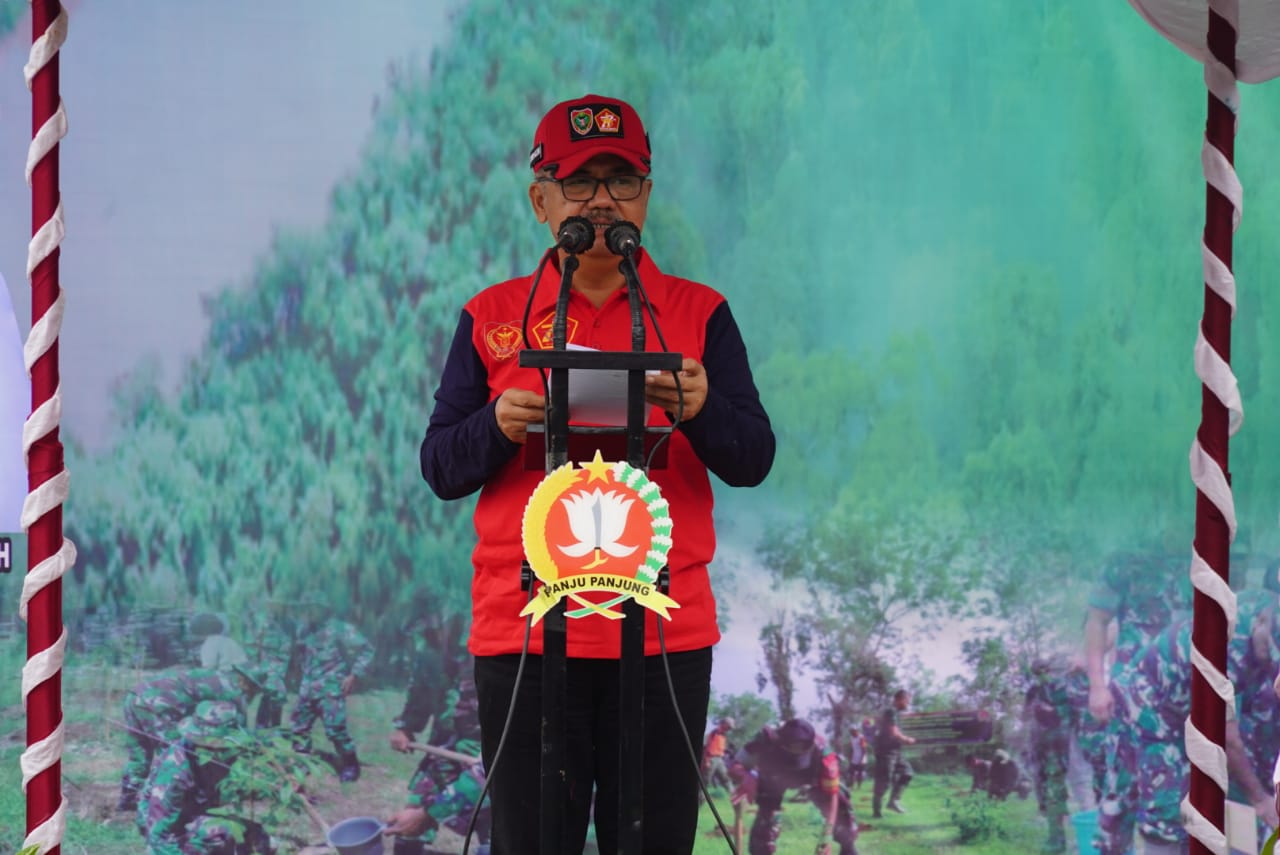 Peringati HUT TNI ke-77, Pemprov. Kalteng Bersama Korem 102/Pjg Lakukan Penanaman Pohon Bersama