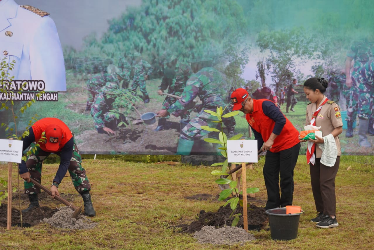 Peringati HUT TNI ke-77, Pemprov. Kalteng Bersama Korem 102/Pjg Lakukan Penanaman Pohon Bersama