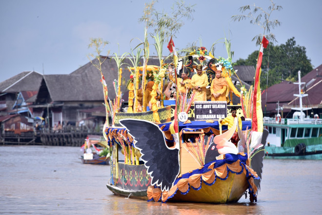 Lomba Kelotok Hias Rangkaian Festival Batang Arut Kembali Digelar di Pangkalan Bun