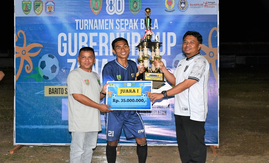 Bupati Barsel Tutup Turnamen Sepak Bola Gubernur Cup 2025