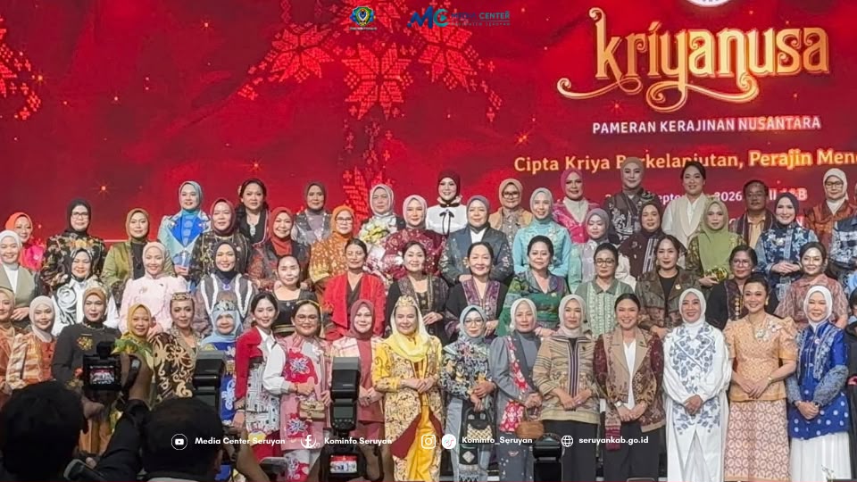 Parade Wastra Kriyanusa 2026, Dekranasda Seruyan Kenalkan Warna Budaya Daerah