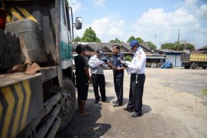 Dinas Perhubungan Razia Angkutan Barang