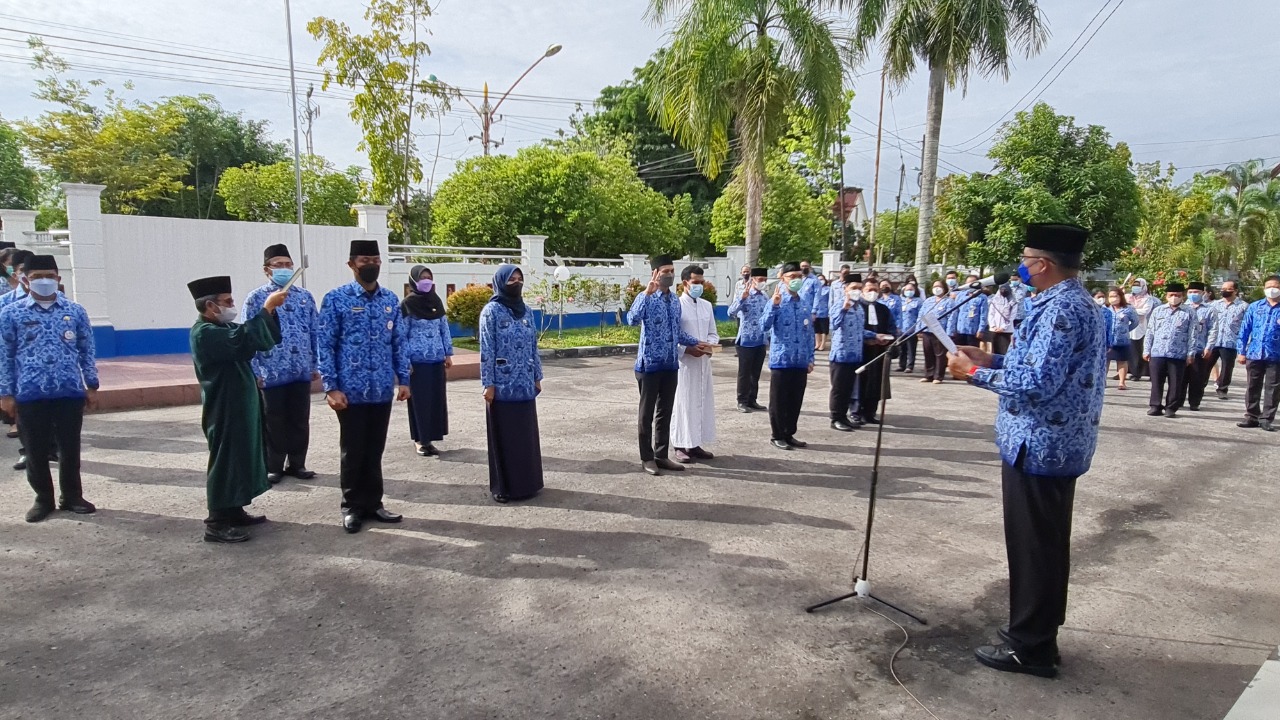 Kadislutkan Prov Kalteng Pimpin Pelantikan dan Pengambilan Sumpah/Janji JFT dan PNS