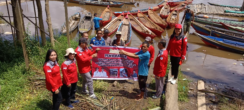 Pemprov. Kalteng Serahkan Bantuan Sarana Usaha Perikanan Tangkap di Kabupaten Barito Selatan