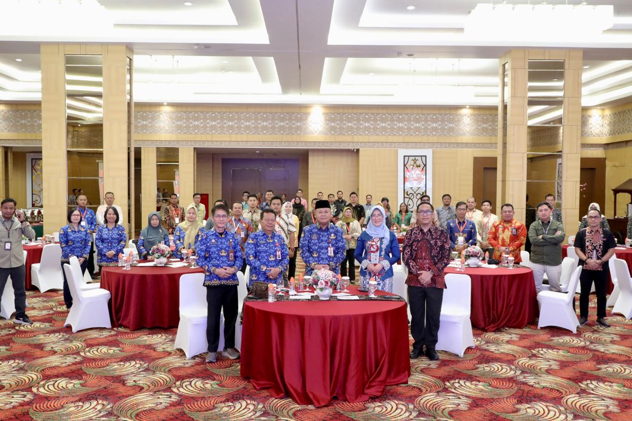 Asisten Pemkesra Maskur Buka Rakor Sekretariat DPRD se-Provinsi Kalteng