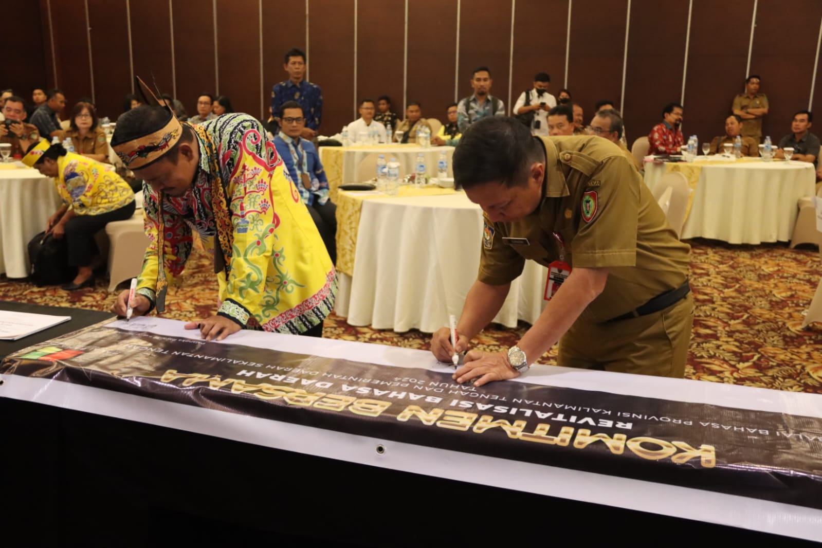 Sahli Gubernur Suhaemi Buka Rakor dengan Pemerintah Daerah dan Pakar dalam Implementasi Model Pelindungan Bahasa Daerah