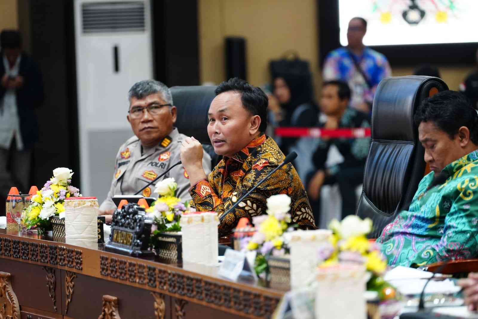 Kalaksa BPBPK Prov. Kalteng Laporkan Bencana Banjir pada Rakor Bersama Gubernur Kalteng dan Forkopimda