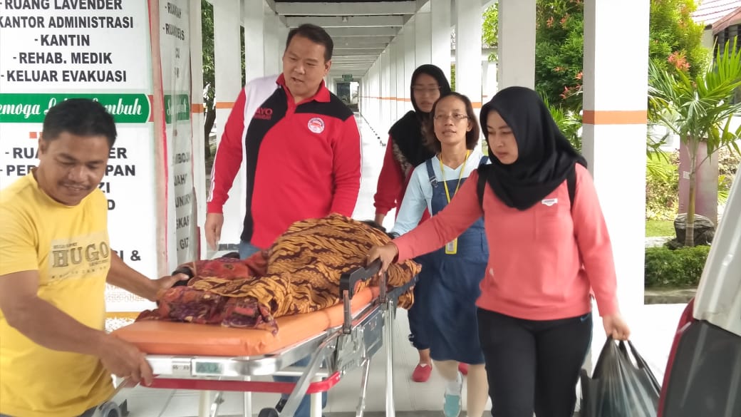 Seorang Ibu Lumpuh dan Terlantar Sementara Menghuni Rumah Singgah