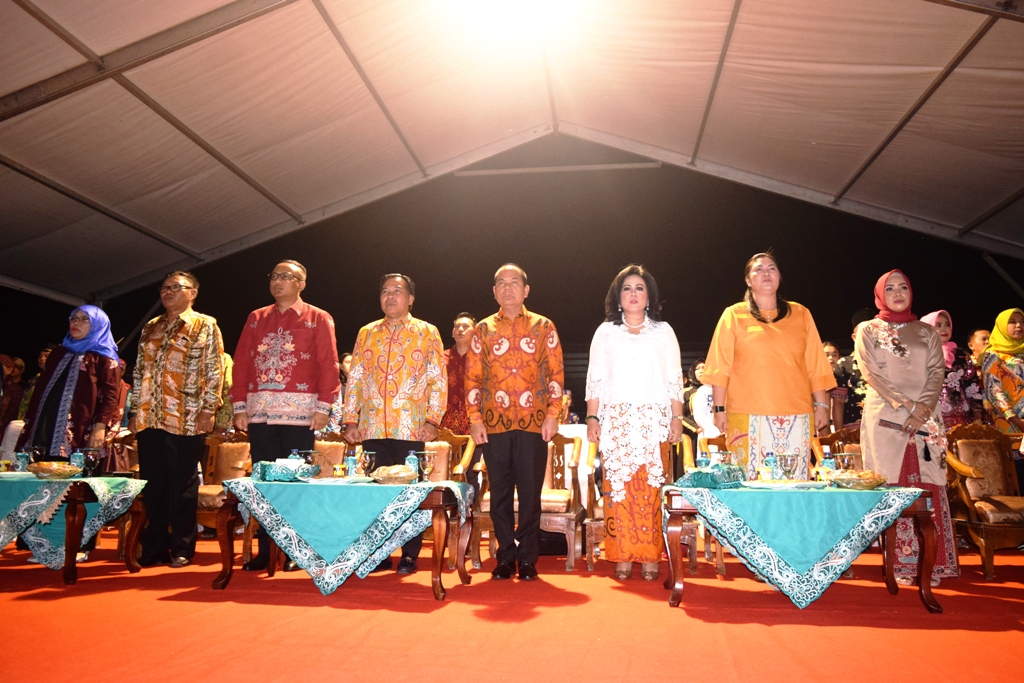 Meriahkan HUT Kapuas, Ribuan Warga Padati Panggung Hiburan