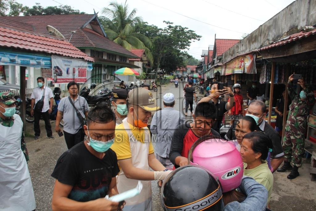 Jaya Samaya Monong Pimpin Penyemprotan Cairan Disinfektan Massal