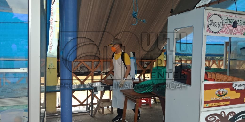 Jaya Samaya Monong Pimpin Penyemprotan Cairan Disinfektan Massal
