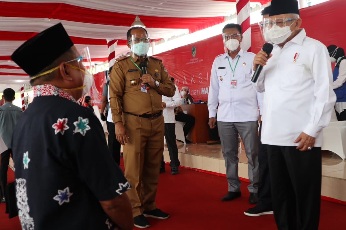 Gubernur Kalteng Dampingi Wapres RI Lakukan Peninjauan Vaksinasi Massal di Muara Teweh