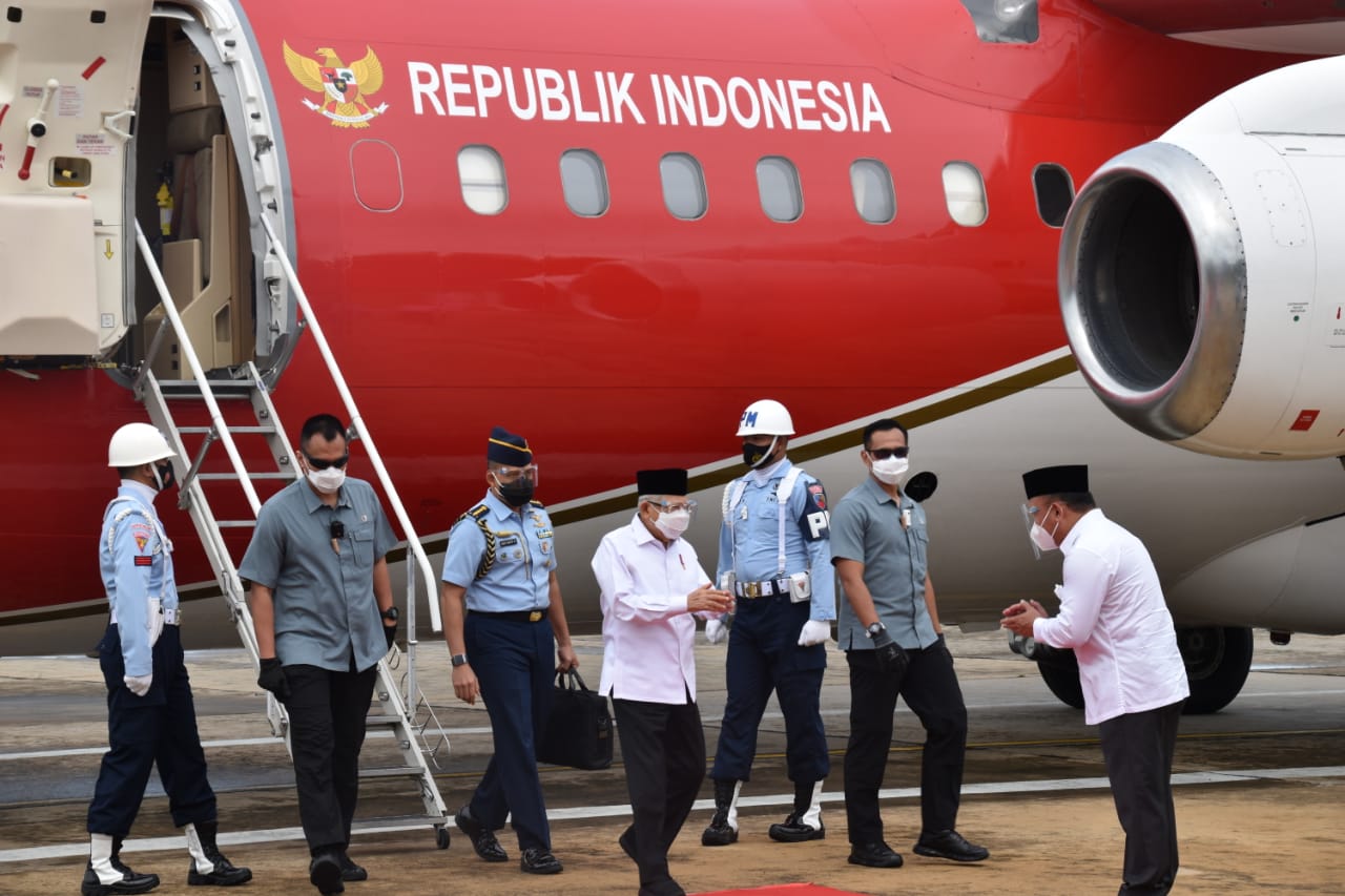 Gubernur Kalteng Sambut Kedatangan Wapres RI di Palangka Raya