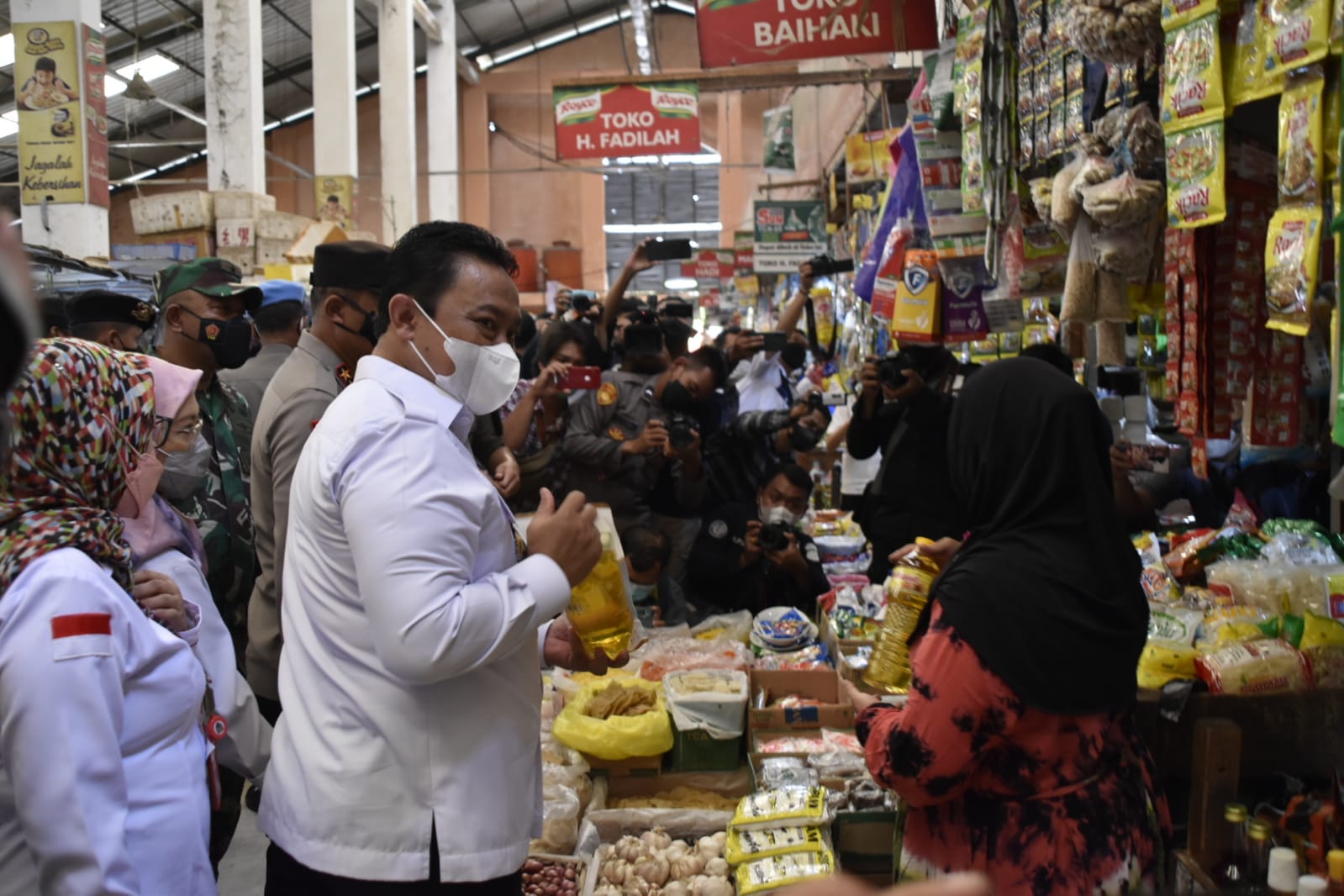 Wagub Kalteng Bersama Forkopimda Lakukan Pemantauan Pasar dan Kebutuhan Bahan Pokok Jelang Bulan Ramadan dan Hari Raya Idul Fitri 2022/1443 H