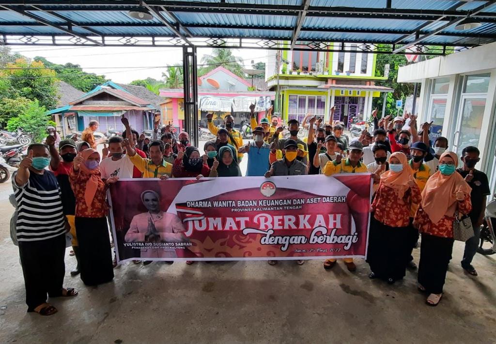 Bantu Warga Kurang Mampu, DWP Unit BKAD Gelar Jumat Berkah Berbagi di Puruk Cahu