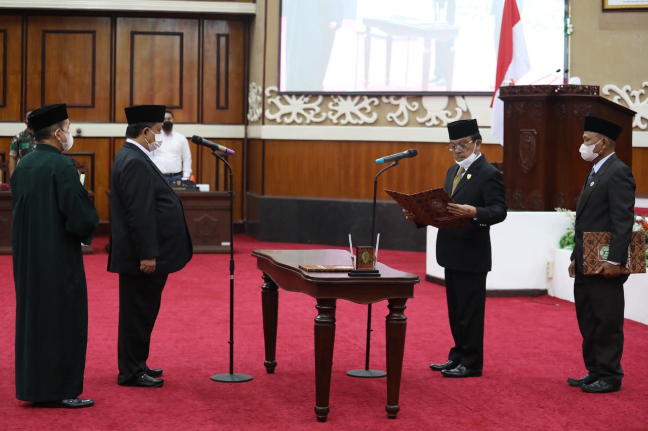 Asisten Ekbang Hadiri Rapat Paripurna Istimewa Peresmian Pengangkatan dan Pengucapan Sumpah/Janji Pengganti Antar Waktu Anggota DPRD Prov. Kalteng