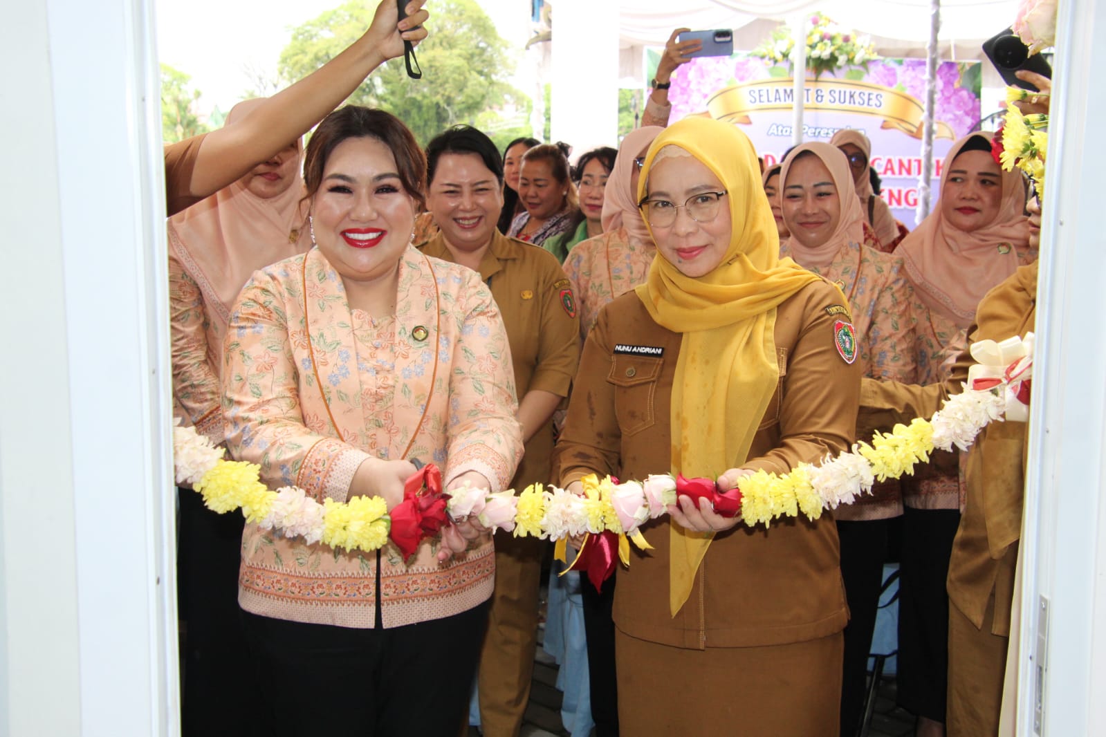 DWP Kalteng Resmikan Galeri dan Kafe Cantik, Dorong Pemberdayaan Ekonomi Anggota