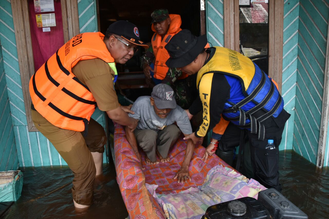 Badan Penanggulangan Bencana Prov. Kalteng Meninjau Lokasi Banjir di Keluarahan Marang