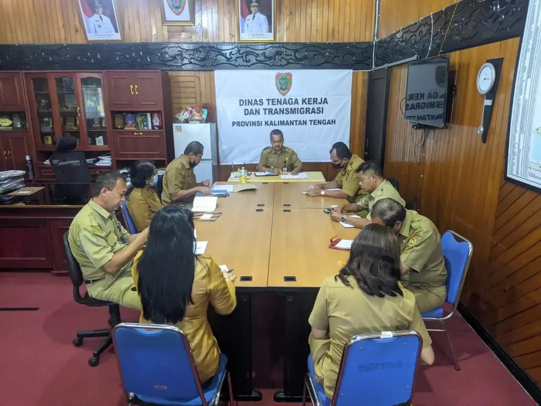 Plt. Kadisnakertrans Prov. Kalteng Pimpin Rapat Evaluasi Program dan Kegiatan