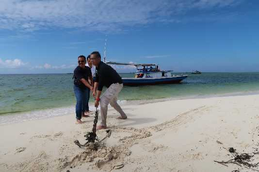 Kembangkan Wisata Bahari, Kadislutkan Prov. Kalteng Kunjungi Kawasan Konservasi di Kobar
