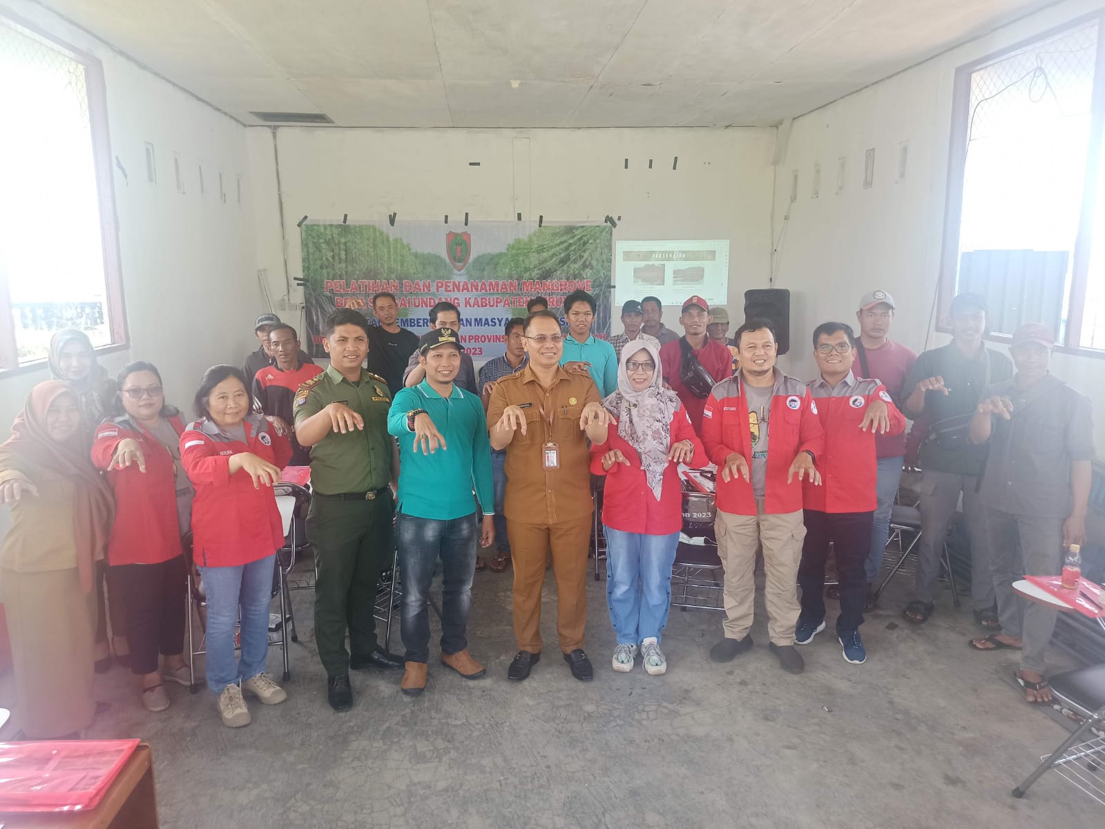 Dislutkan Prov. Kalteng Selenggarakan Pelatihan dan Penanaman Mangrove di Kotawaringin Timur dan Seruyan