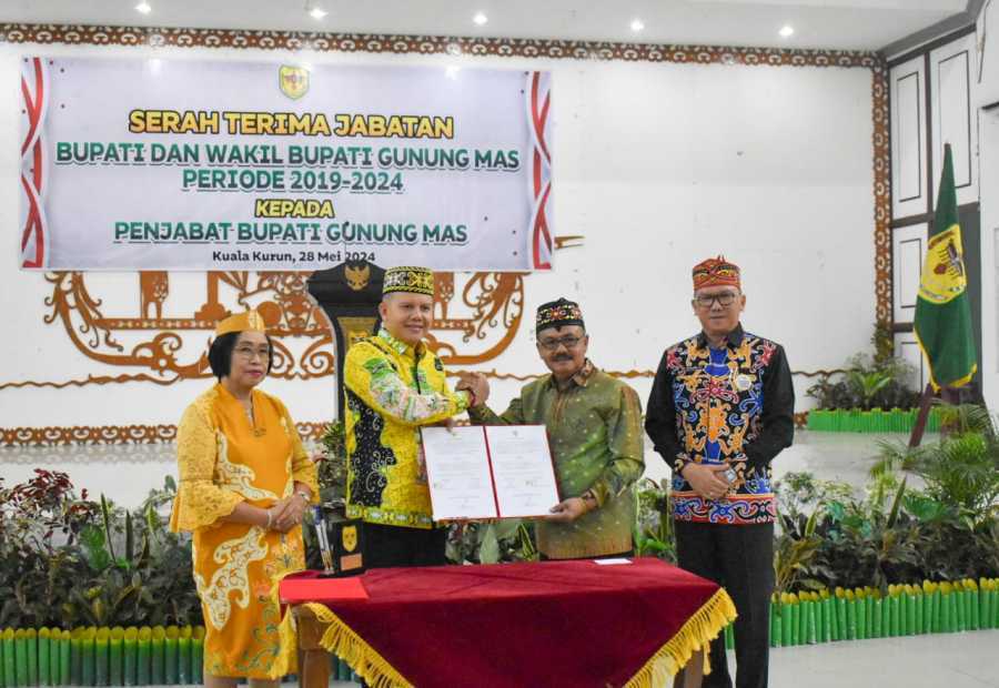 Kepala DP3APPKB Prov. Kalteng Hadiri  Serah Terima Jabatan Pj. Bupati Gunung Mas