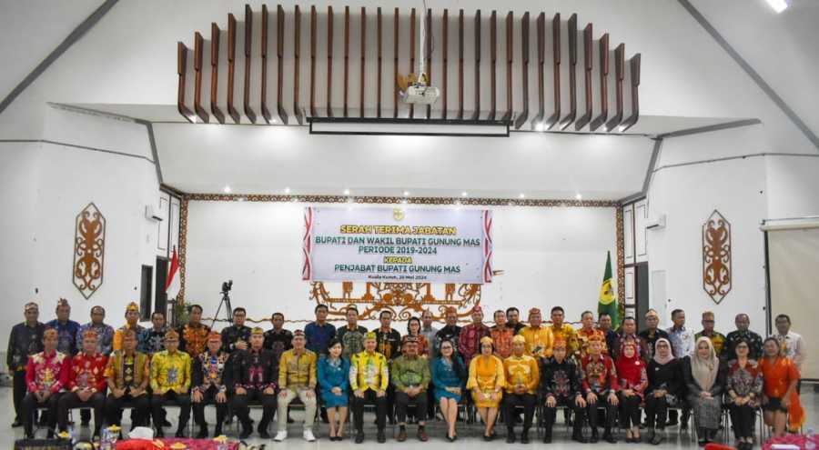 Kepala DP3APPKB Prov. Kalteng Hadiri  Serah Terima Jabatan Pj. Bupati Gunung Mas