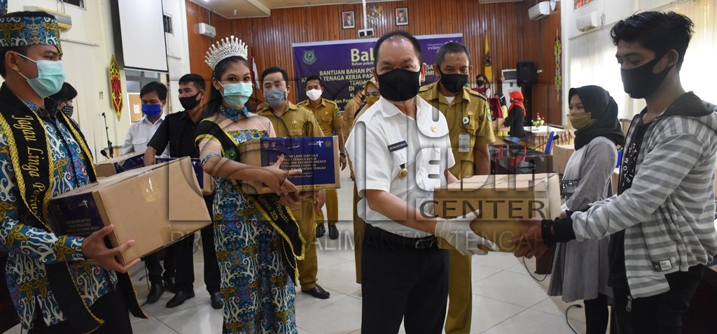 Ben Brahim Serahkan Bantuan Balasa Dari Kemenparekraf