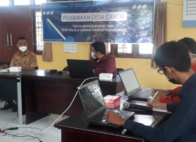 Dukung Program Desa Cantik, Disdukcapil Kobar Adakan Pembinaan Data Kependudukan dan Tata Kelola Adminduk