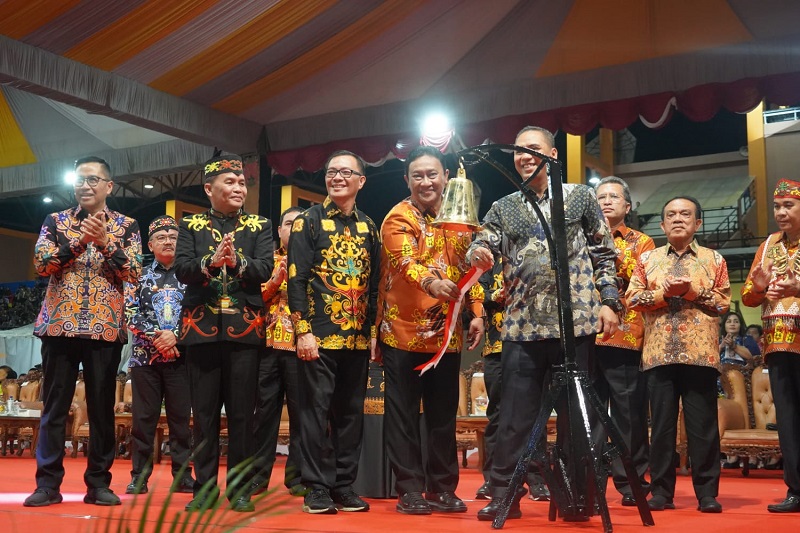 Didampingi Wagub Kalteng, Wamen Agama Indonesia Saiful Rahmat Dasuki Membuka PESPARAWI ke-17 Tingkat Prov. Kalteng Tahun 2024