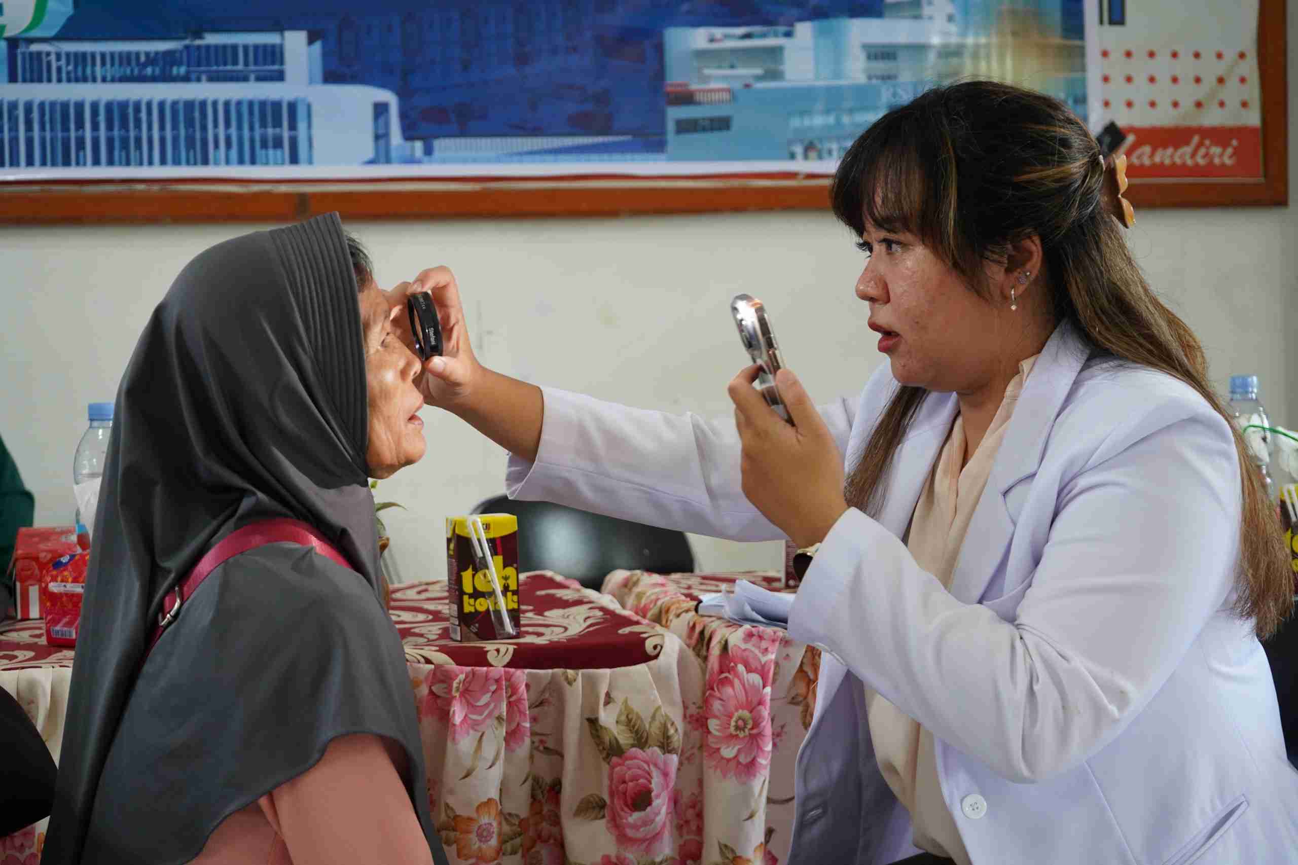 RSUD Hanau Gelar Skrining Katarak di Desa Batu Angung