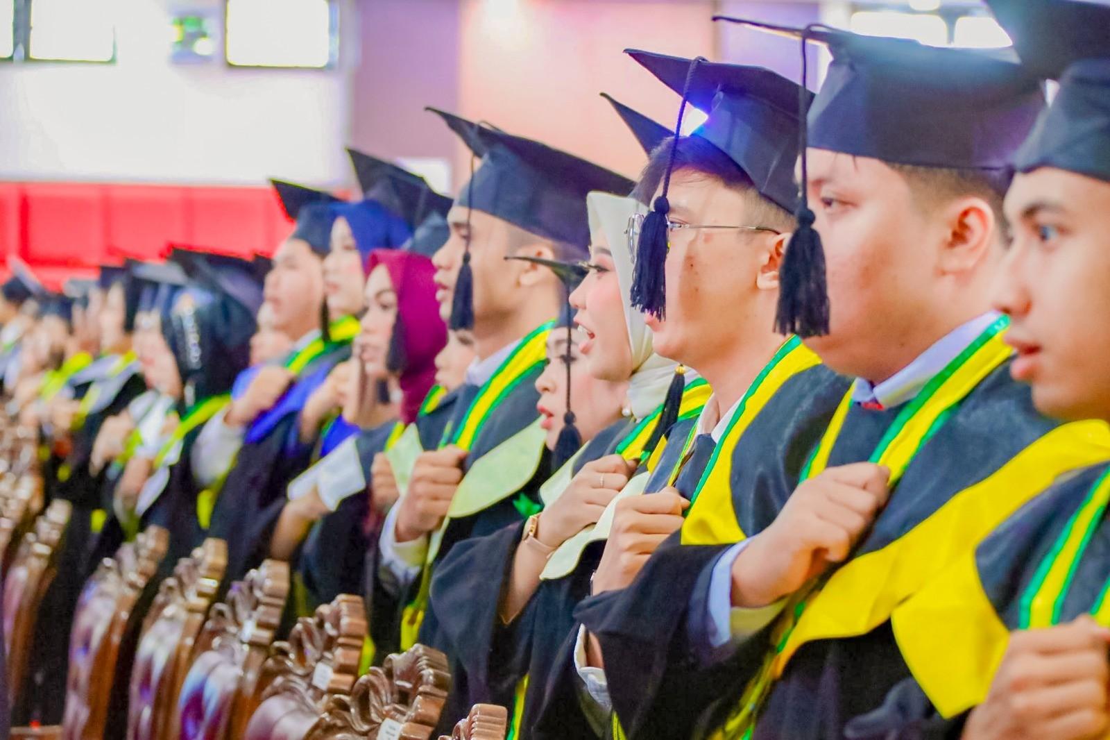 Gubernur dan Rektor UPR Ajak Wisudawan Jadi Pemimpin Berkarakter dan Berdampak