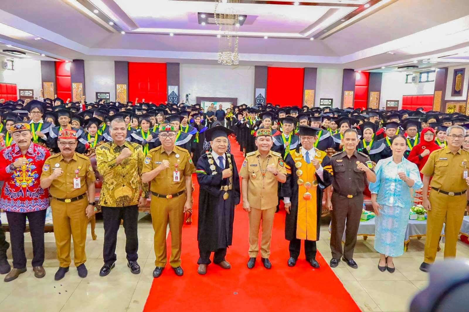 Gubernur dan Rektor UPR Ajak Wisudawan Jadi Pemimpin Berkarakter dan Berdampak