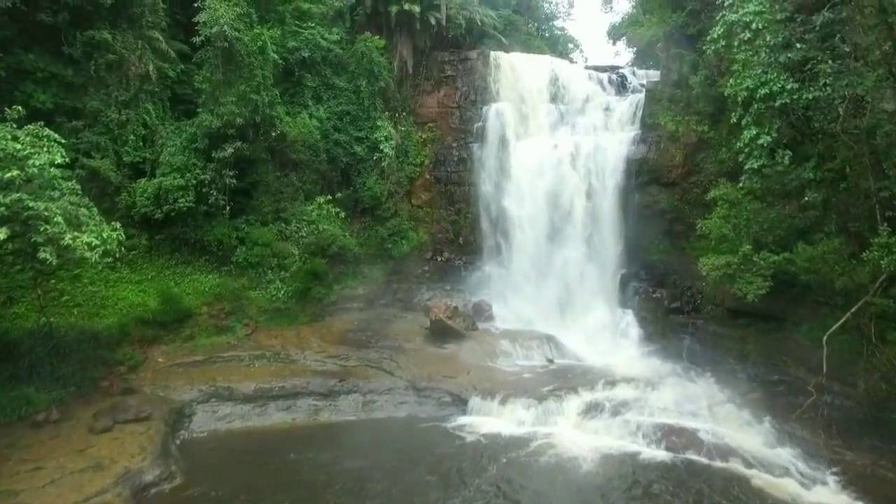 Menikmati Panorama Alam nan Mempesona di Air Terjun Belatung