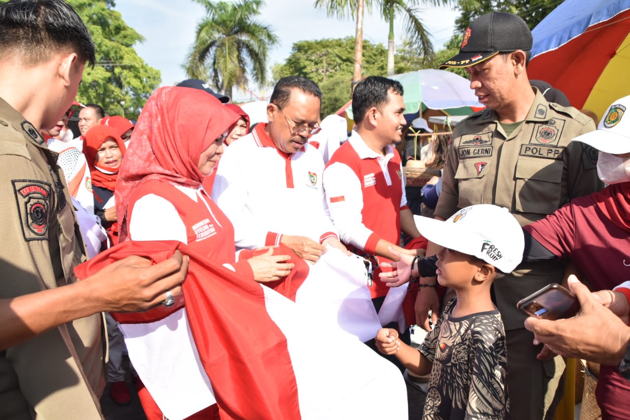 Semarakkan HUT ke-78 RI, Pemprov Kalteng Bagikan 45.000 Bendera Merah Putih Kepada Masyarakat