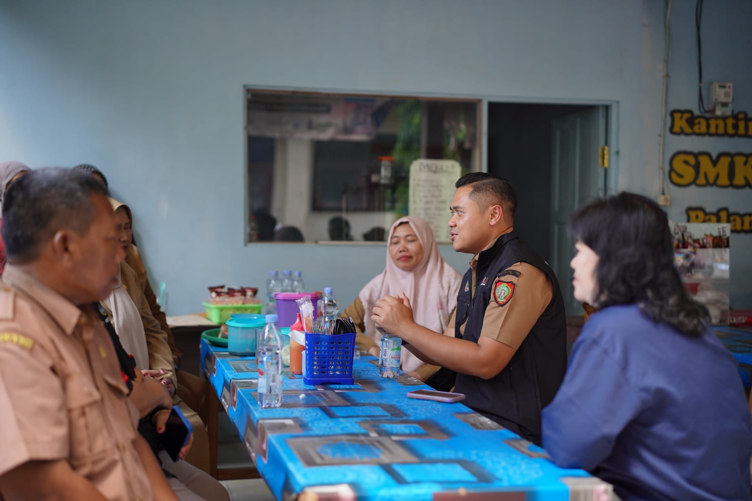 Plt. Kadisdik Kalteng Sidak ke SMKN 2 Palangka Raya, Sosialisasikan Program Seragam Gratis Tepat Sasaran
