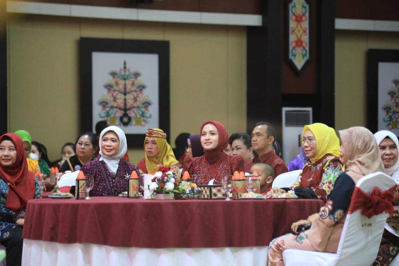 Ketua TP-PKK Prov. Kalteng Ivo Sugianto Sabran Hadiri Penutupan Apresiasi Bunda PAUD Tahun 2023