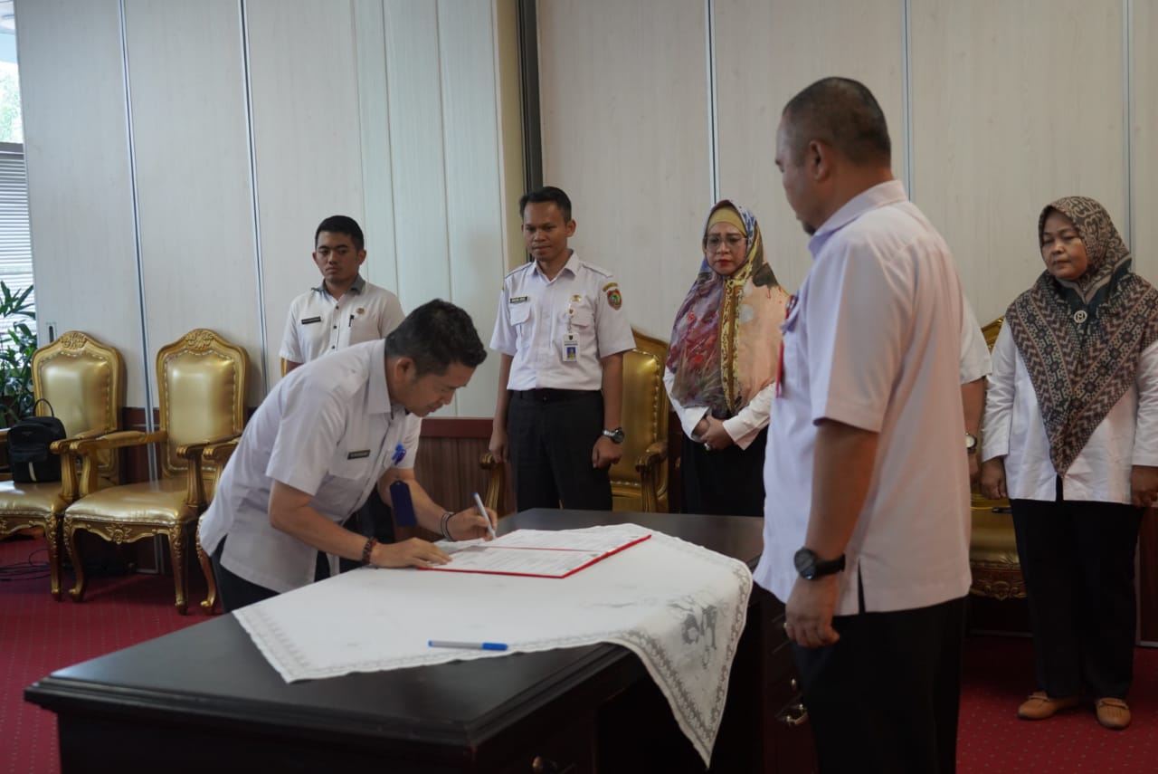 Asisten Adum Pimpin Sertijab Kabag Kerjasama pada Biro Pemerintahan OTDA Setda Kalteng