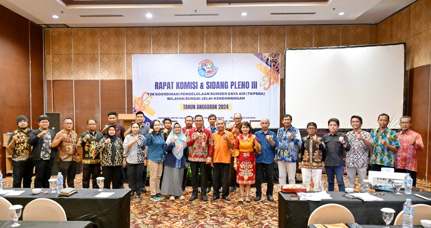 Kepala Bappedalitbang selaku Ketua TKPSDA WS Jelai-Kendawangan Buka Rapat Komisi dan Sidang Pleno Ke-III TKPSDA WS Jelai-Kendawangan Tahun 2024