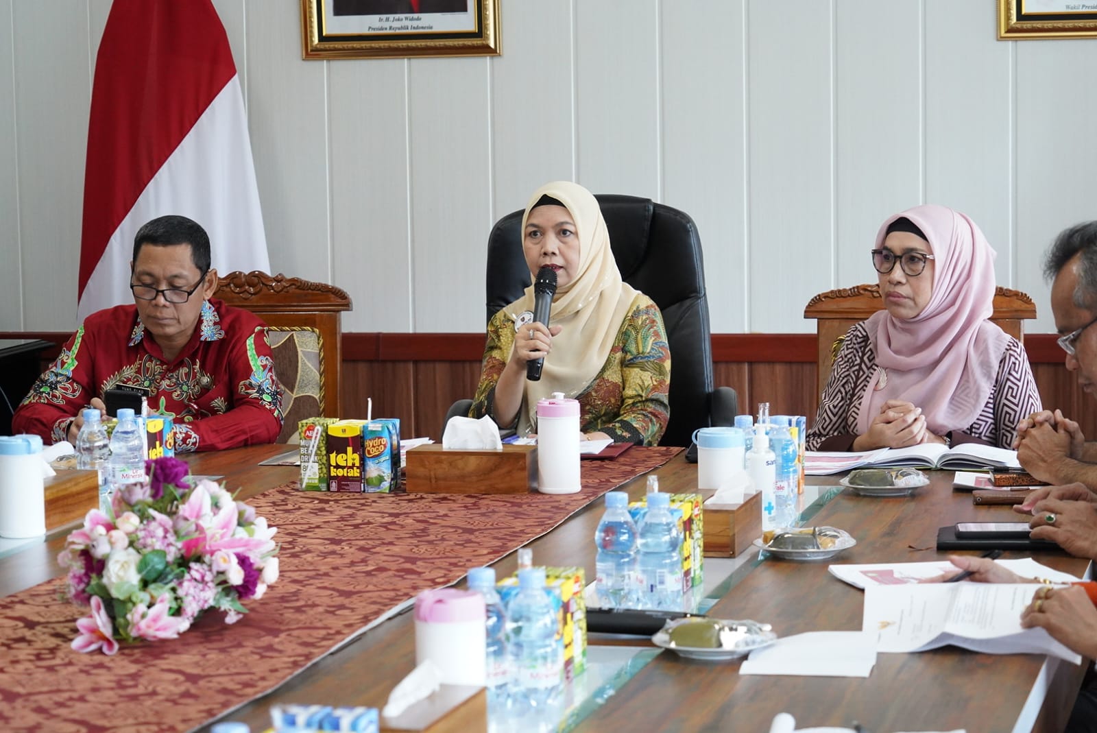 Asisten Ekbang Sri Widanarni Pimpin Rapat Koordinasi Persiapan Gebyar UMKM di Wilayah Barat