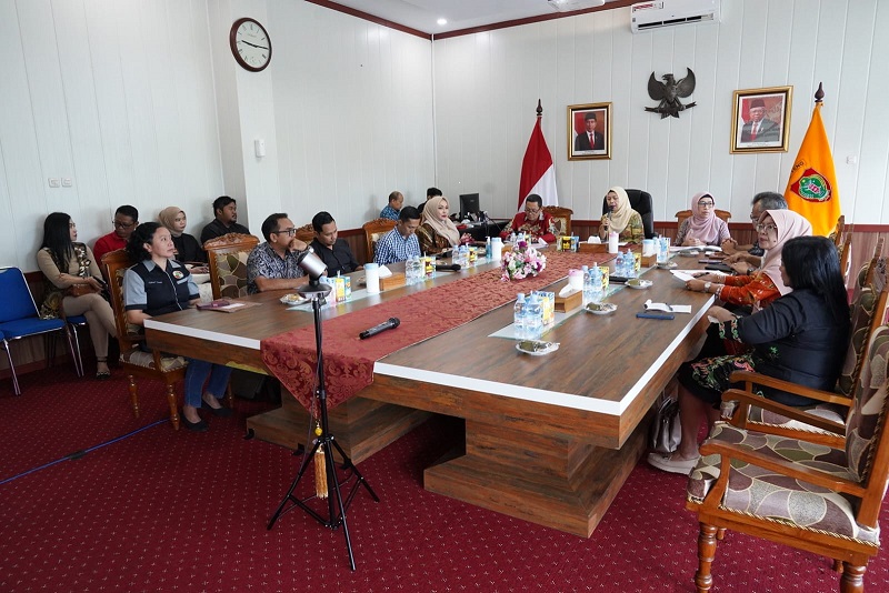 Asisten Ekbang Sri Widanarni Pimpin Rapat Koordinasi Persiapan Gebyar UMKM di Wilayah Barat